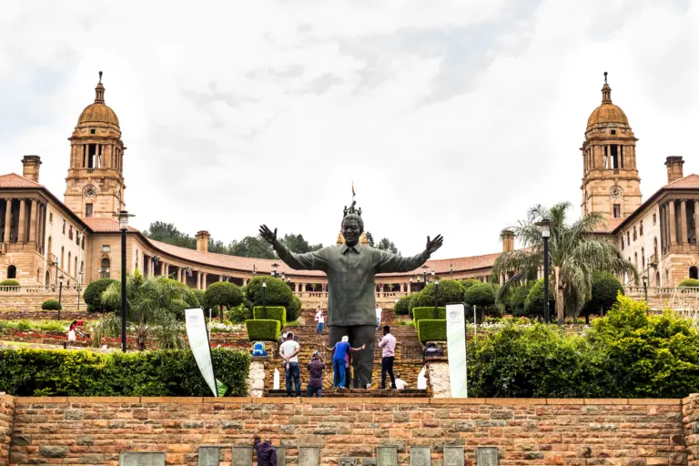 Nelson-Mandela-Statue vor den Union Buildings in Pretoria