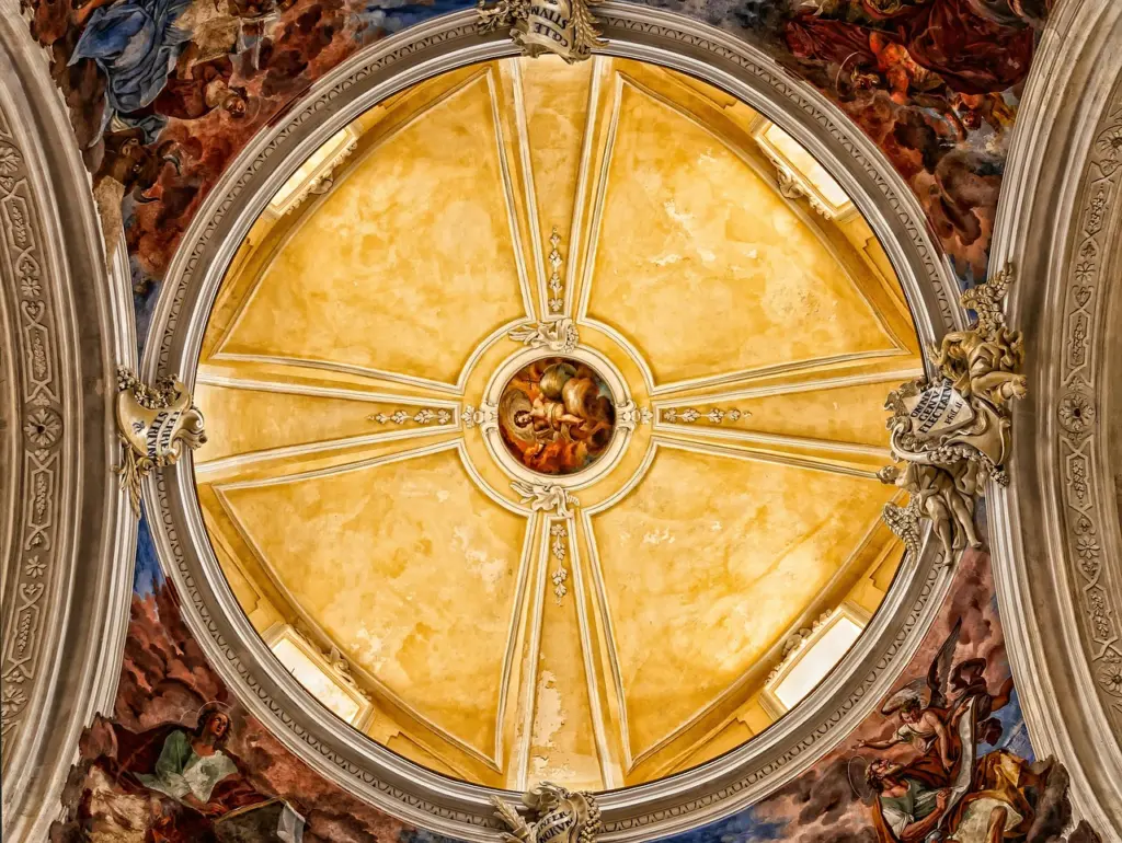 Kuppel und Deckengemälde der Kathedrale in Noto, Sizilien