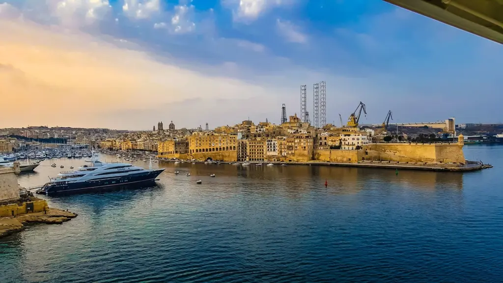 Befestigte Uferfront am Grand Harbour auf Malta