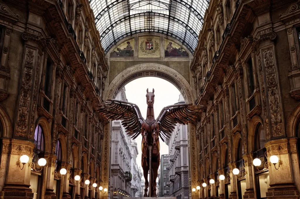 Glasüberdachte Passage der Galleria Vittorio Emanuele II in Mailand