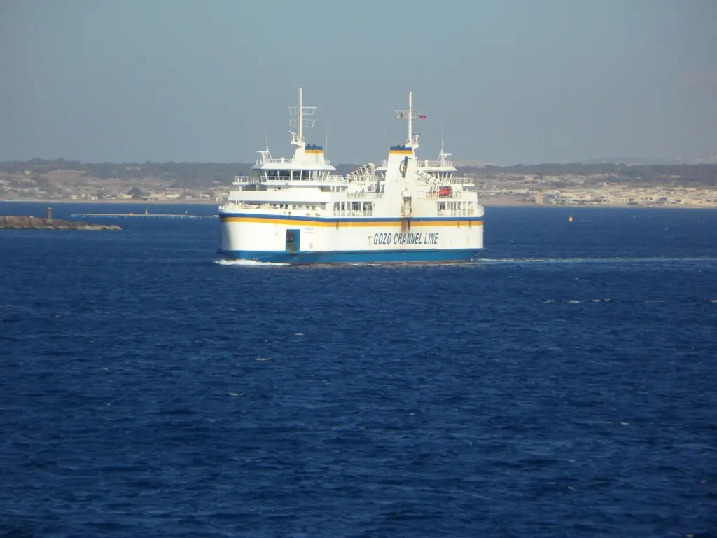 Autofähre des Gozo Channel auf dem Weg nach Mgarr, Malta