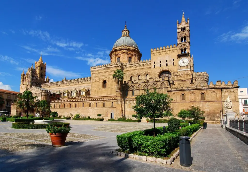 Denkmal in der Altstadt von Palermo, Sizilien