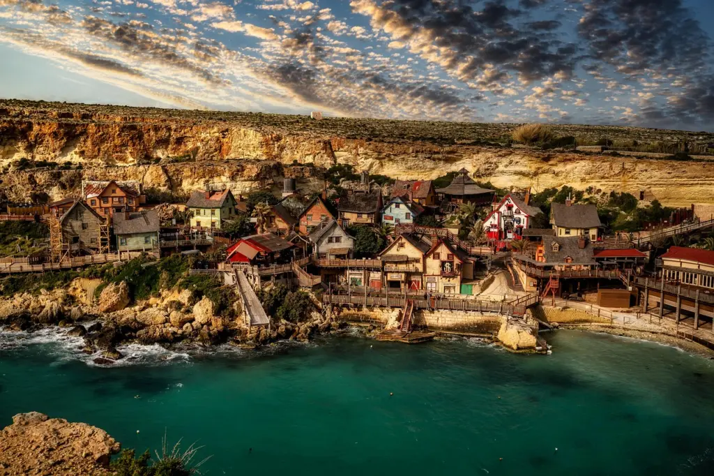 Popeye Village an der Küste von Malta