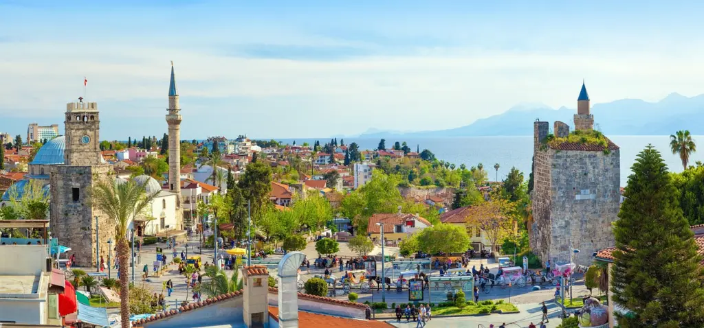 Straße und alte Gebäude in Bodrum, Türkei