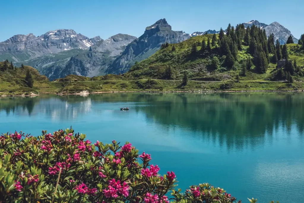 Bergsee Trüebsee unterhalb des Titlis in der Schweiz